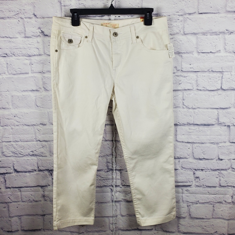 NWT No Boundaries 5 Pocket Capri Jeans, 15, White